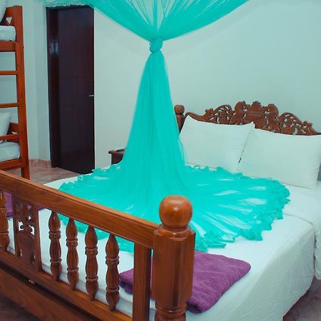 The Hotel Paradise คาตุนายากา ภายนอก รูปภาพ