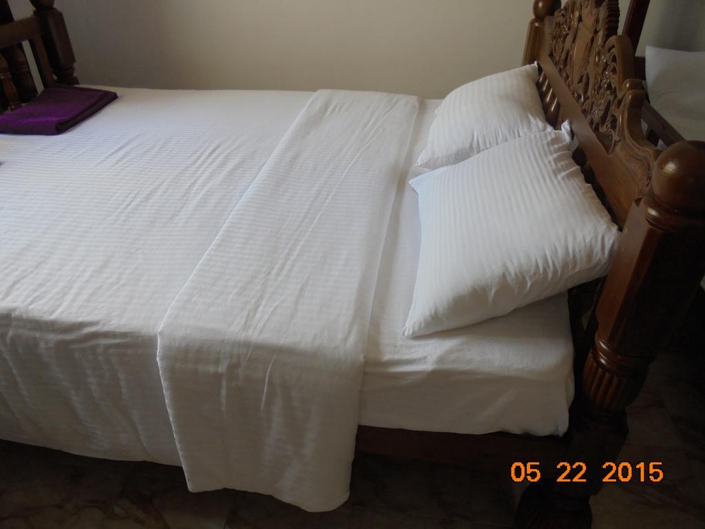 The Hotel Paradise คาตุนายากา ภายนอก รูปภาพ