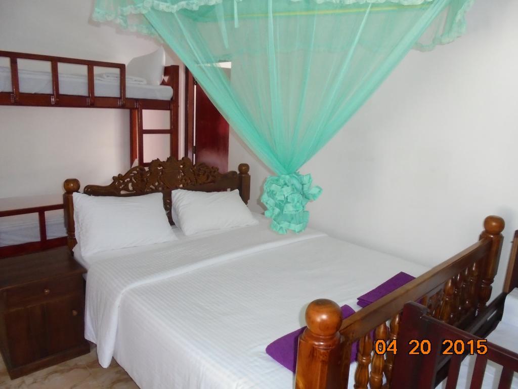The Hotel Paradise คาตุนายากา ภายนอก รูปภาพ