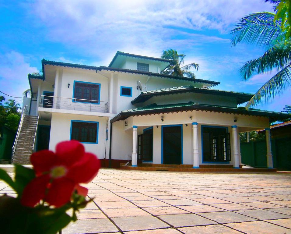 The Hotel Paradise คาตุนายากา ภายนอก รูปภาพ