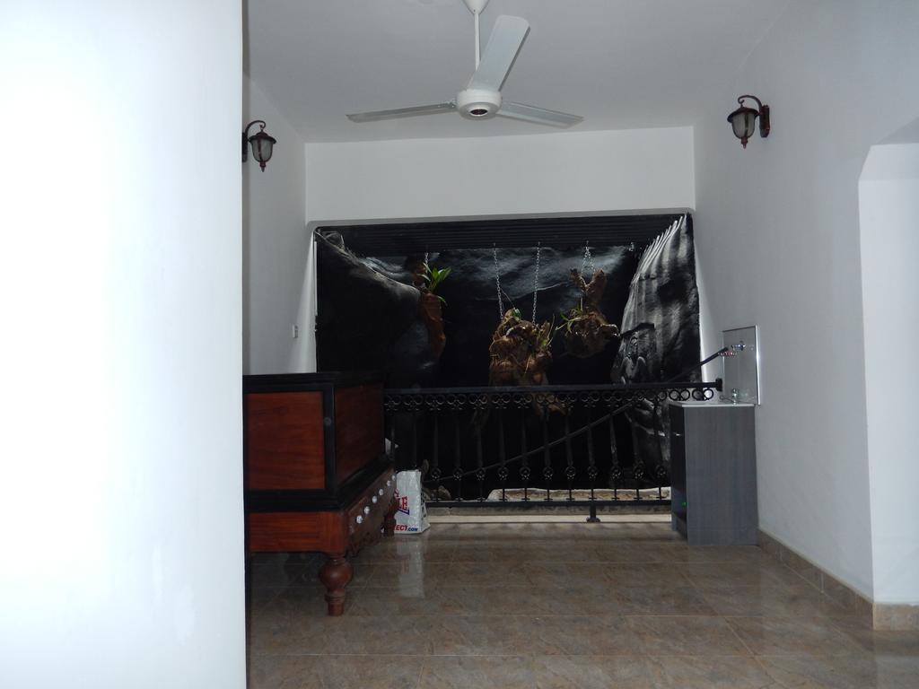 The Hotel Paradise คาตุนายากา ภายนอก รูปภาพ