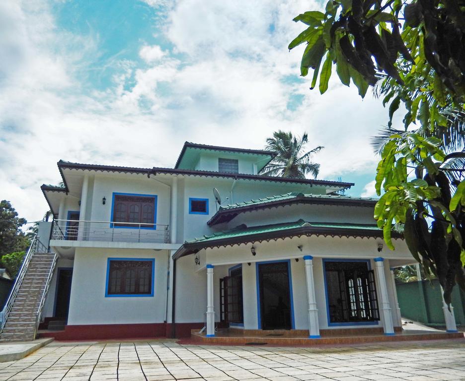 The Hotel Paradise คาตุนายากา ภายนอก รูปภาพ