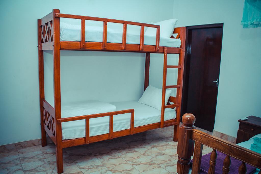 The Hotel Paradise คาตุนายากา ภายนอก รูปภาพ