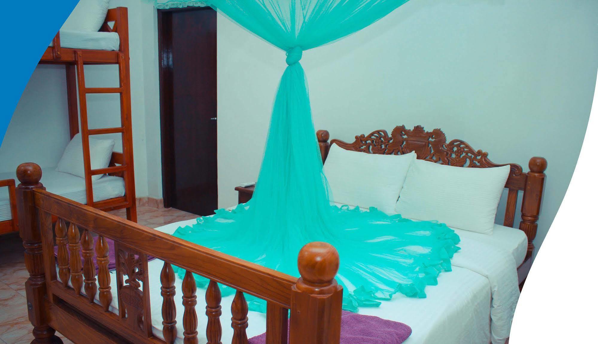 The Hotel Paradise คาตุนายากา ภายนอก รูปภาพ