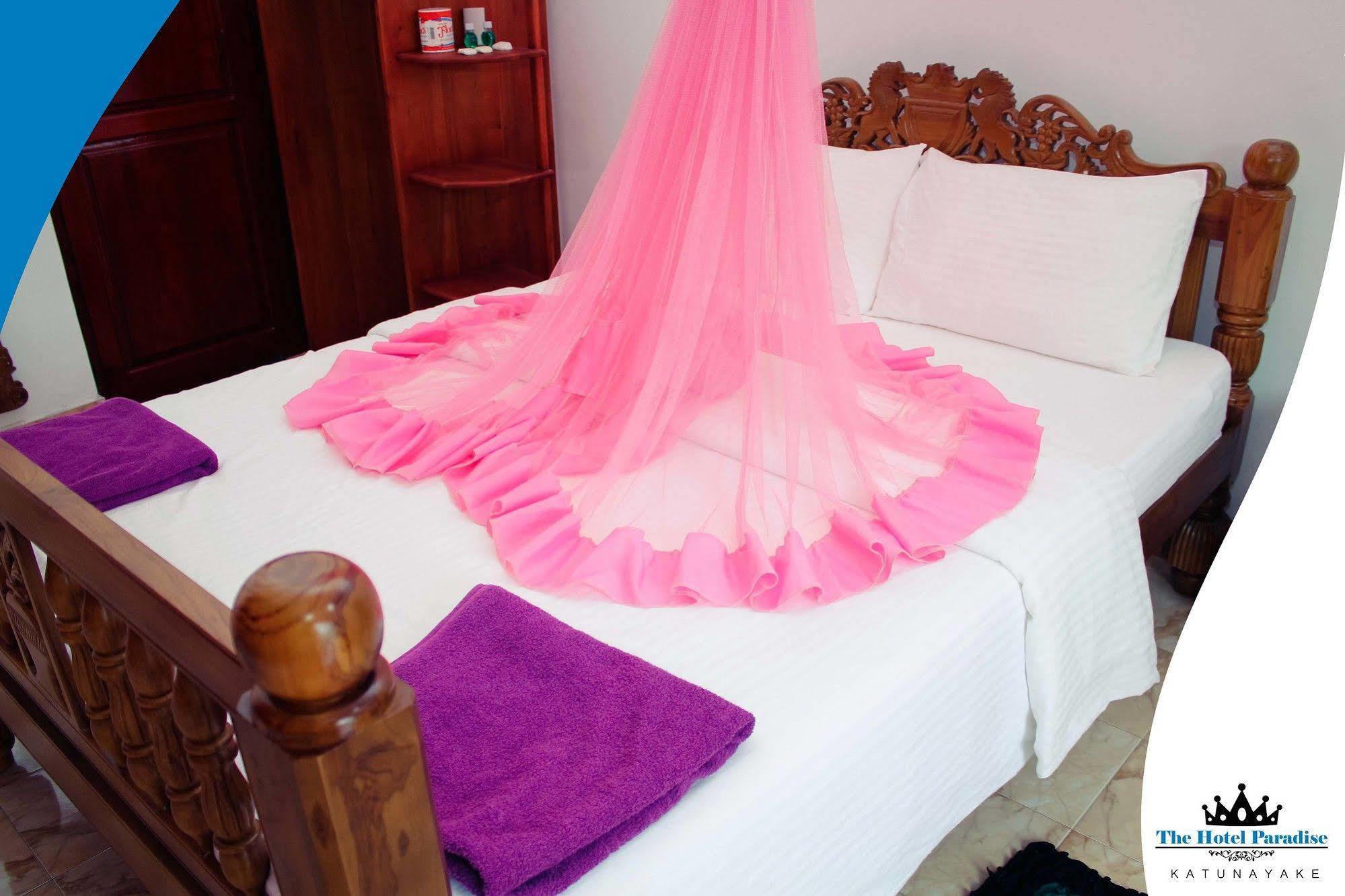 The Hotel Paradise คาตุนายากา ภายนอก รูปภาพ